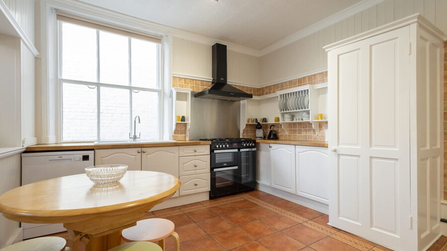 Host Stay Chatsworth Townhouse II