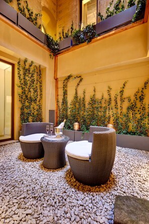 Apartment - Dolce Domizia - Historic Rome Palazzo Modern Luxury Near Piazza Navona (Rome)
