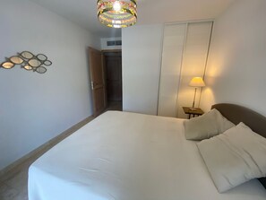 2 chambres, fer et planche à repasser, Wi-Fi gratuit