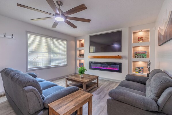 Smart TV, fireplace, ping pong