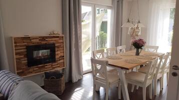 Mobile Home | Dining