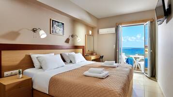 Superior Two-Bedroom Suite with Panoramic Sea View | Cofres nos quartos, quartos à prova de som