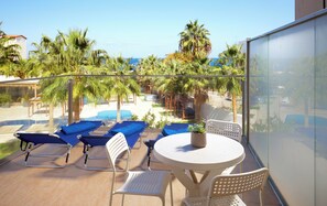 Superior Triple Studio with Sea View and Terrace | Vue de la chambre