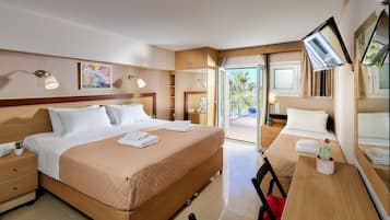 Superior Triple Studio with Sea View and Terrace | 1 quarto, cofres nos quartos, quartos à prova de som