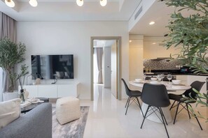 Dining - StayShort - Modern Luxe 2BR in Business Bay! (Dubai)