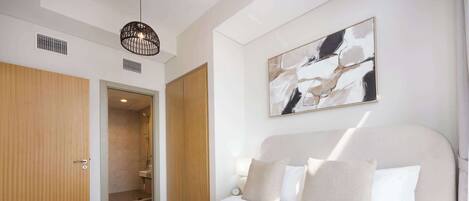 2 bedrooms, iron/ironing board, WiFi