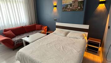 Trang bị nội thất với thiết kế riêng biệt, bàn