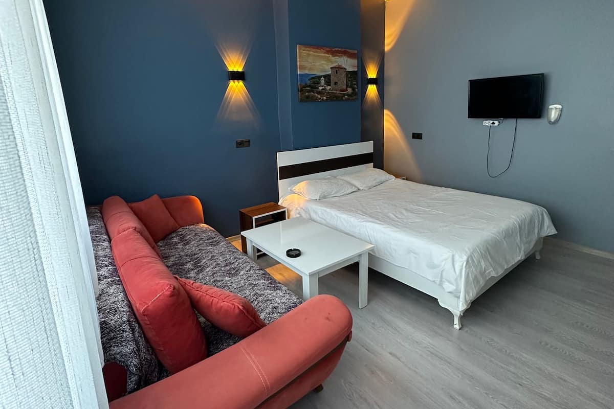 Classic Single Room | Individually furnished, desk, laptop workspace, iron/ironing board