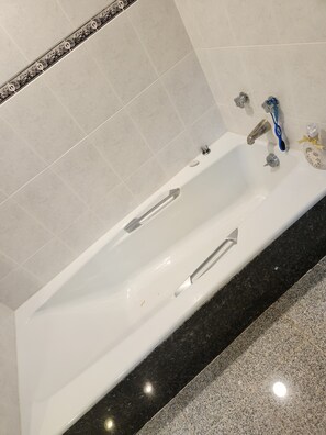 Shower, hair dryer, bidet, towels - Cozy Guest Unit ideal for couples looking to Relax. (Colonia)
