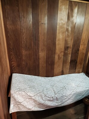 Interior - Cozy Guest Unit ideal for couples looking to Relax. (Colonia)