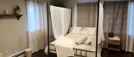 1 bedroom, bed sheets