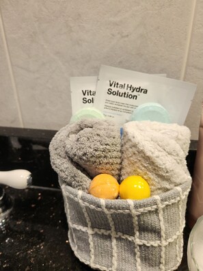 Miscellaneous - Cozy Guest Unit ideal for couples looking to Relax. (Colonia)