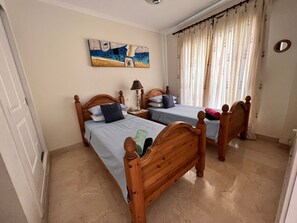2 bedrooms, iron/ironing board, WiFi, bed sheets - Jardines de La Noria (Málaga)