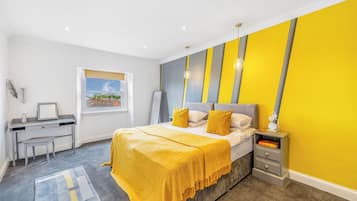 1 Schlafzimmer, Schreibtisch, Bügeleisen/Bügelbrett, Reisekinderbett