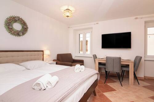 Apartment, Stadtblick | Schallisolierte Zimmer, kostenloses WLAN