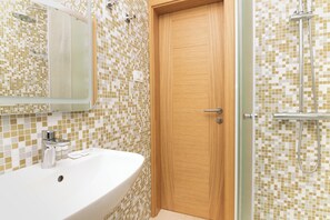 아파트, 퀸사이즈침대 1개 및 소파베드, 시내 전망 | 욕실 | 샤워 시설, 무료 세면용품, 헤어드라이어, 타월