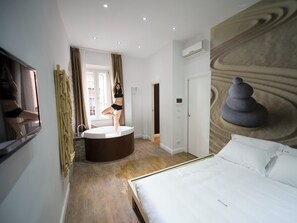 خزنة داخل الغرفة ومكتب وواي فاي مجانًا