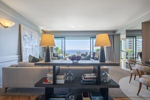 Smart-tv, bøger, stereoanlæg, printere