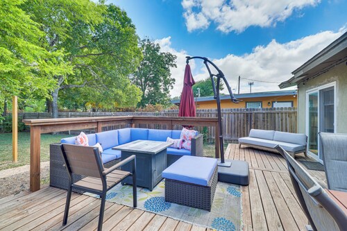 4 Mi to Dtwn Austin: Home w/ Large Fenced Yard!