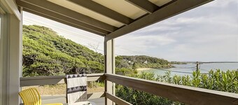 Norah Beach Shack 1 - 30m for the beach!