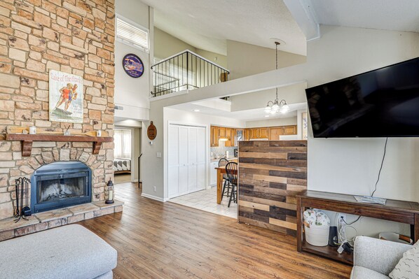 Apartment (2 Bedrooms) | Interior - Lake-view Condo in Osage Beach: Walk to Boat Ramp (Osage Beach)