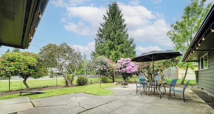 1 Mi to Snoqualmie River: Pet-friendly Home!