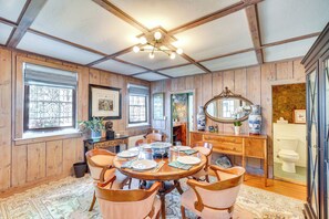 Cottage (3 Bedrooms) | Interior - Cottage w/ Furnished Patio & Garden: Dtwn Leesburg (Leesburg)