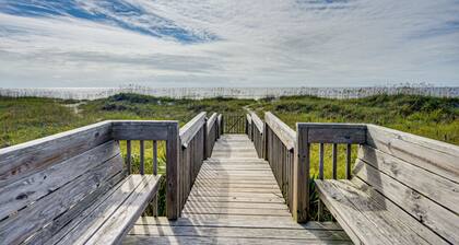 Home on Ocean Isle Beach w/ Catwalk & Deck