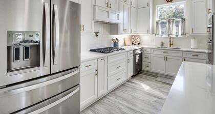 Steps to Beach: Modern Gulfport Getaway!