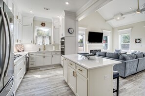 House (3 Bedrooms) | Interior - Steps to Beach: Modern Gulfport Getaway! (Gulfport)