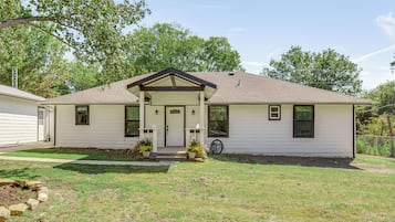 House (3 Bedrooms) | Front of property