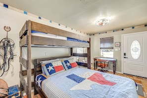 Interior - Rescue Ranch Retreat w/ Goats, Horses & Chickens! (Bulverde)
