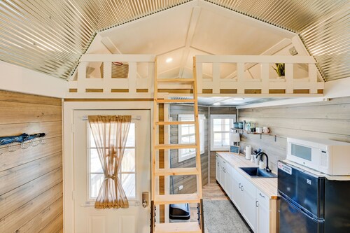 Cabin w/ Trail & Pond Access in Steamboat Rock!