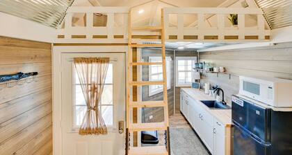 Cabin w/ Trail & Pond Access in Steamboat Rock!