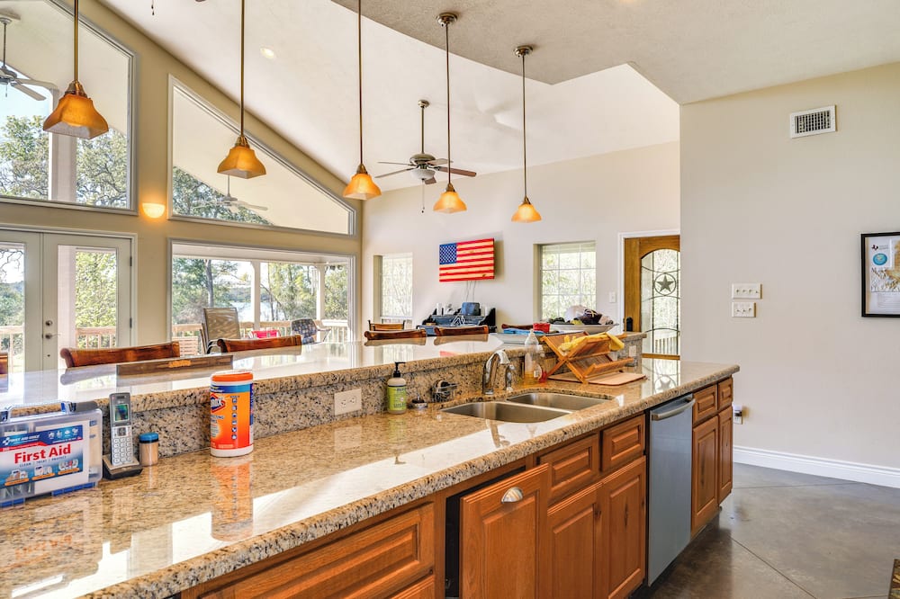 Franklin Home w/ Water Views: Outdoor Dining Area! - Centerville, LA