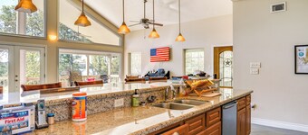 Franklin Home w/ Water Views: Outdoor Dining Area!