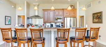 Franklin Home w/ Water Views: Outdoor Dining Area!