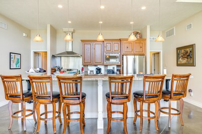 Franklin Home w/ Water Views: Outdoor Dining Area!