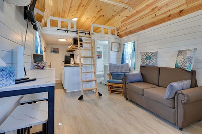 蒸汽船岩小屋，靠近步道和河流！