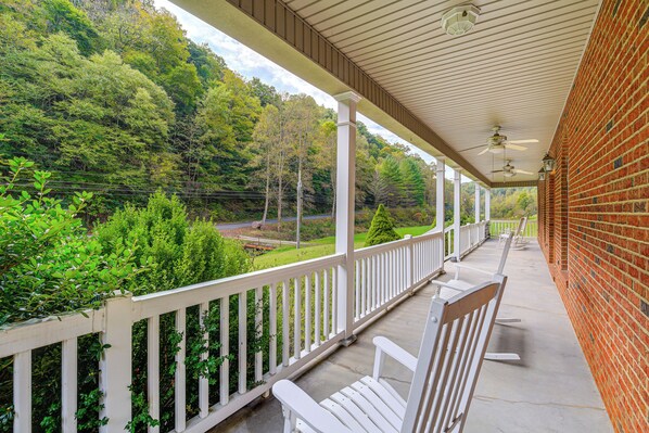 House (3 Bedrooms) | Interior - Breaks Home: 3 Mi to ATV Trails! (Breaks)