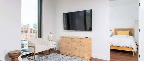 3 chambres, bureau, fer et planche Ă repasser, lit parapluie