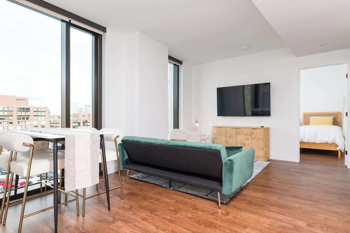 2 slaapkamers, een strijkplank/strijkijzer, reisbedje, wifi