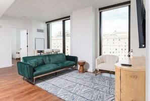 Una televisión, un reproductor estéreo