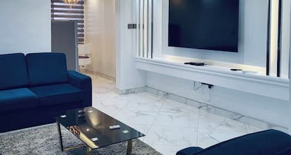 Cozy apartment in charming Kumasi with WiFi, AC