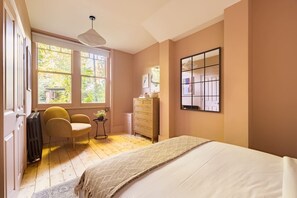 House (2 Bedrooms) | Exterior - The Abinger Place - Inviting 2bdr House With Study Room & Garden (London)