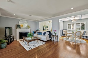Smart TV, fireplace, books, offices