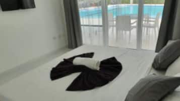 1 dormitorio, tabla de planchar con plancha, wifi y ropa de cama