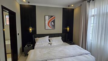 3 bedrooms, iron/ironing board, WiFi, bed sheets