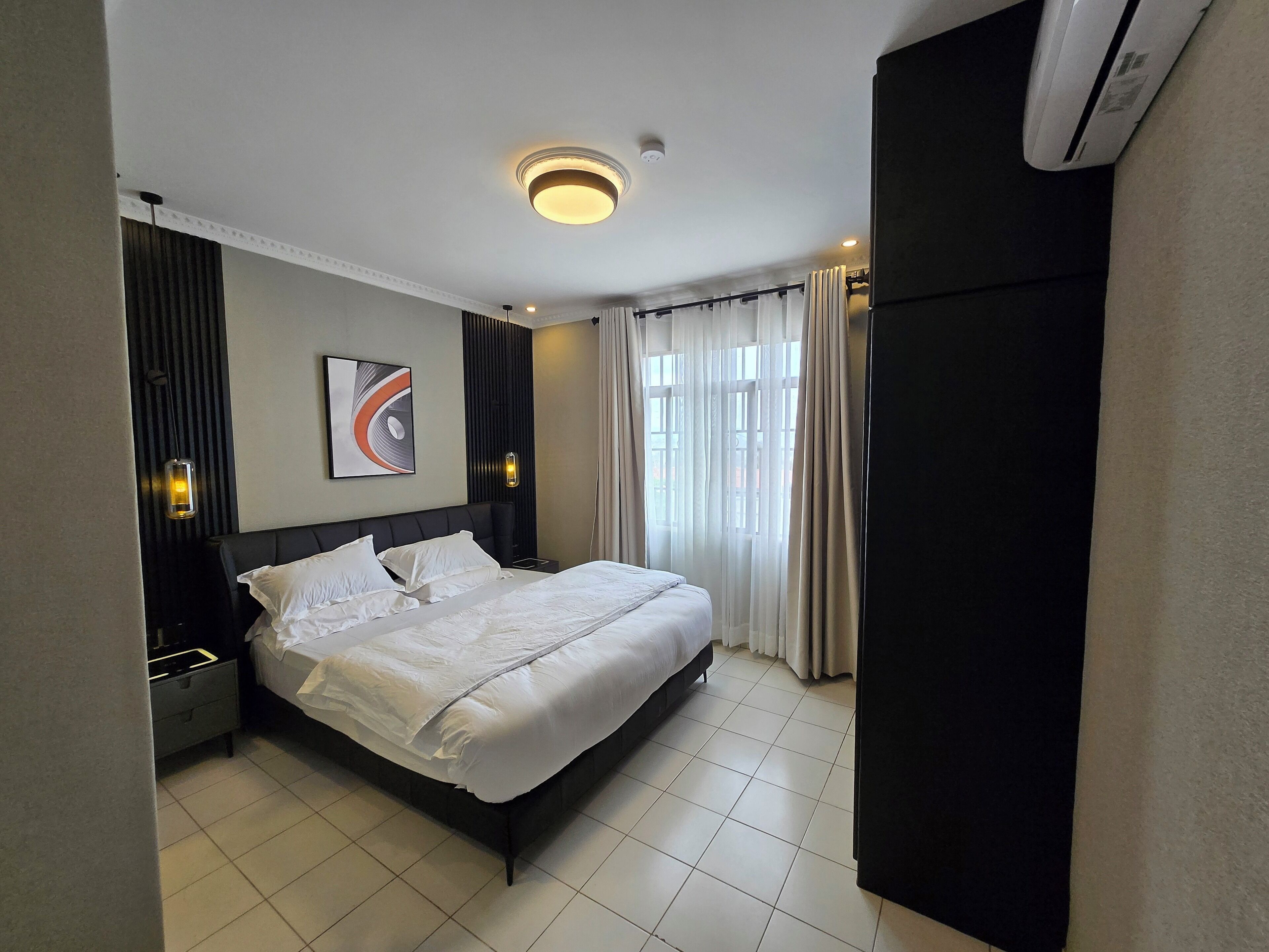 3 bedrooms, iron/ironing board, WiFi, bed sheets