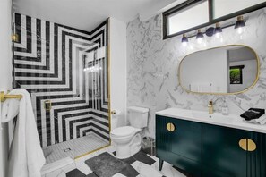 Dusche, Haartrockner, Shampoo